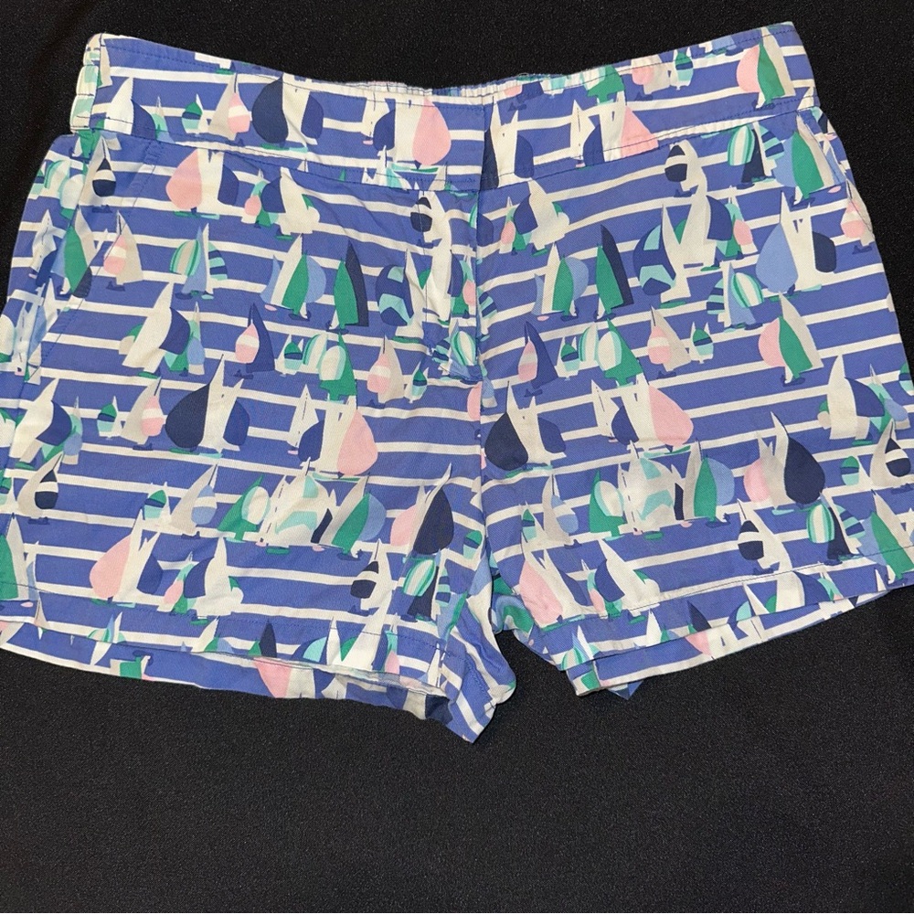Vineyard Vines shorts‎ size 6 sailboat pattern tencel cotton